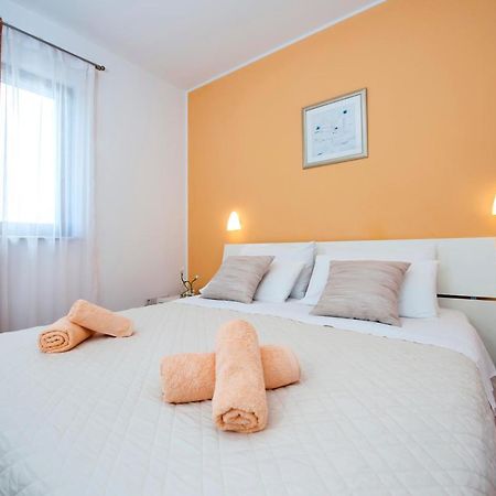 Apartments And Rooms Camaiore 로비니 외부 사진