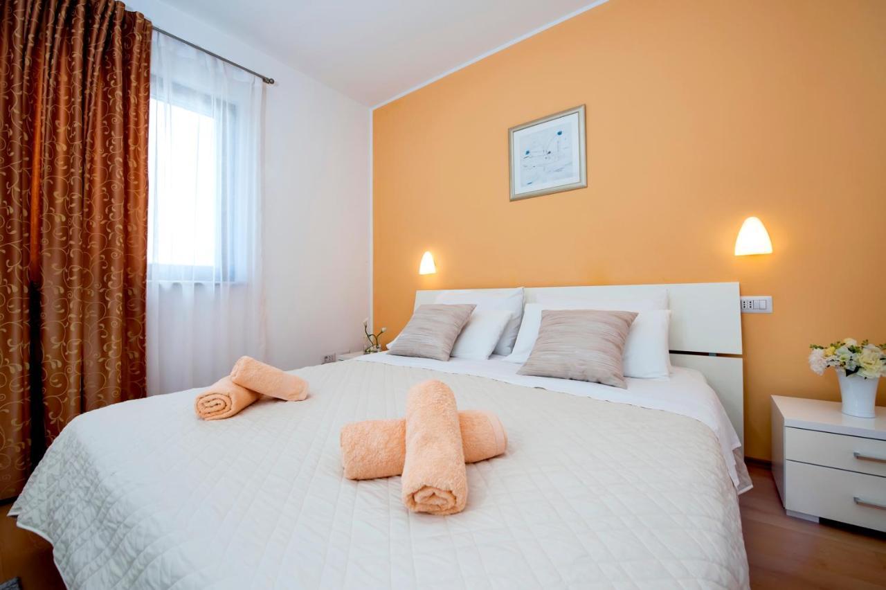 Apartments And Rooms Camaiore 로비니 외부 사진