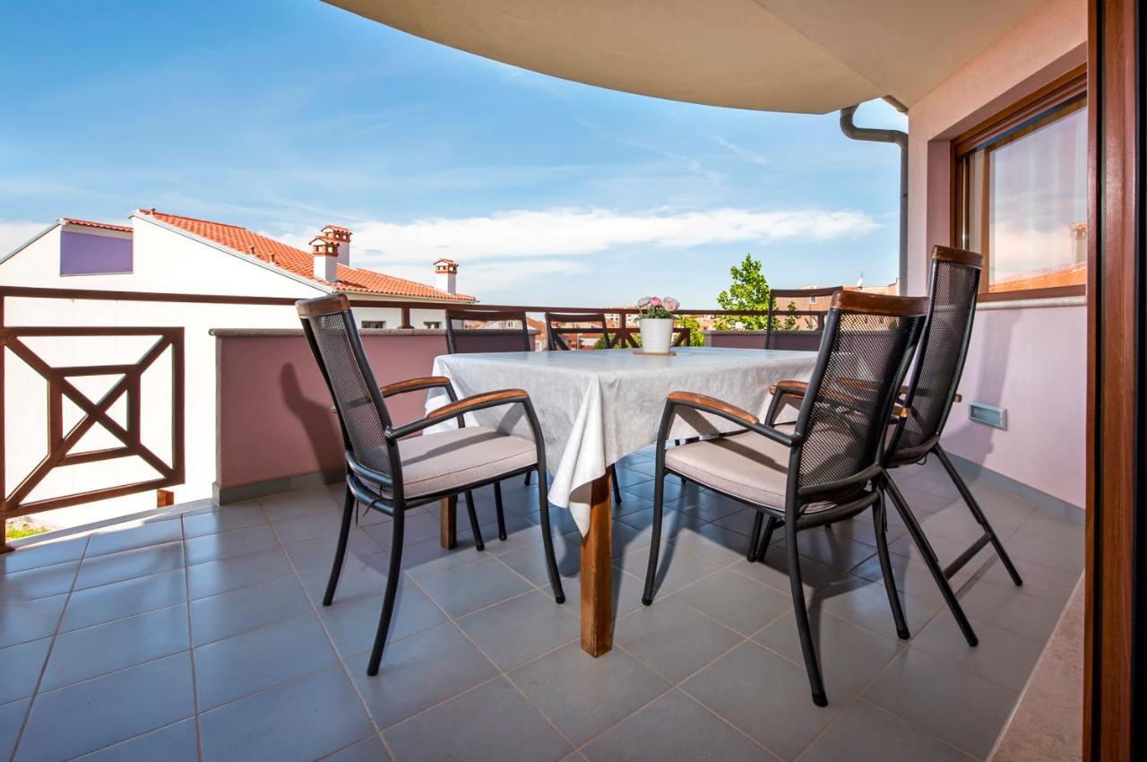 Apartments And Rooms Camaiore 로비니 외부 사진