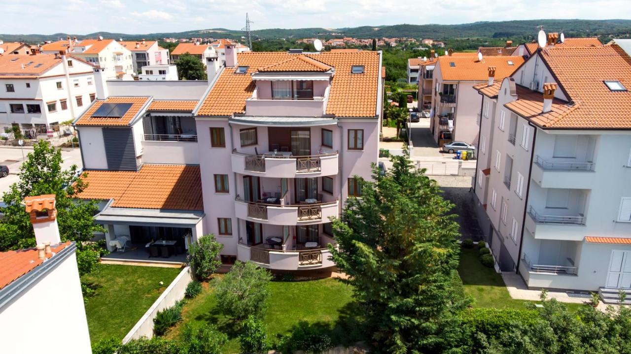 Apartments And Rooms Camaiore 로비니 외부 사진