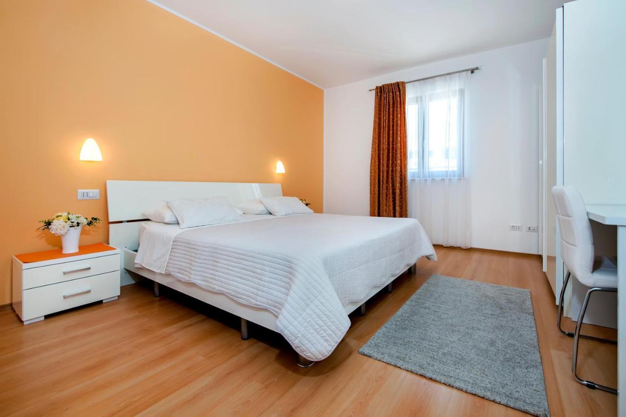 Apartments And Rooms Camaiore 로비니 외부 사진