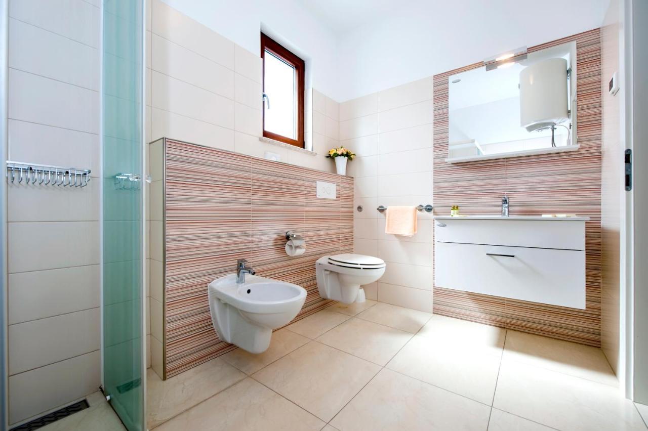 Apartments And Rooms Camaiore 로비니 외부 사진