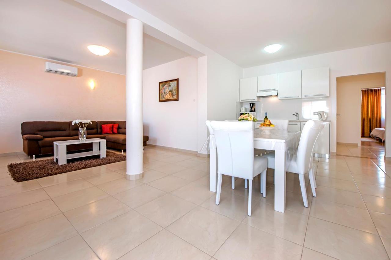 Apartments And Rooms Camaiore 로비니 외부 사진