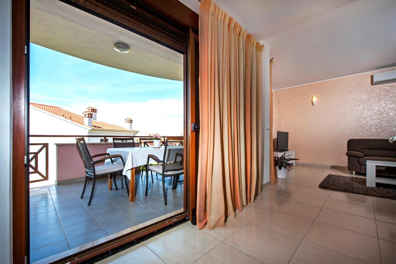 Apartments And Rooms Camaiore 로비니 외부 사진